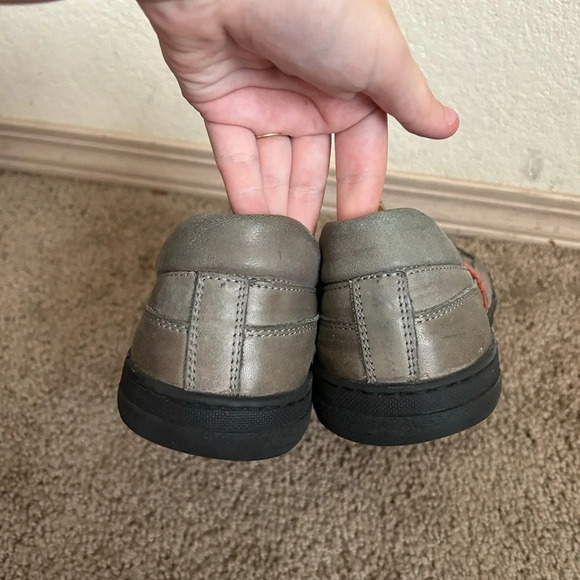 V ITALIA Men's Armando Soft Leather Sneaker Shoes Gray/red Size 41 (8) Lace up - Picture 8 of 15